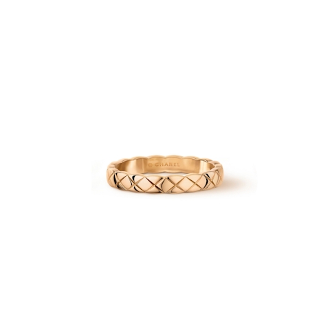 Vertical 18K Beige Gold Coco Crush Quilted Mini Ring